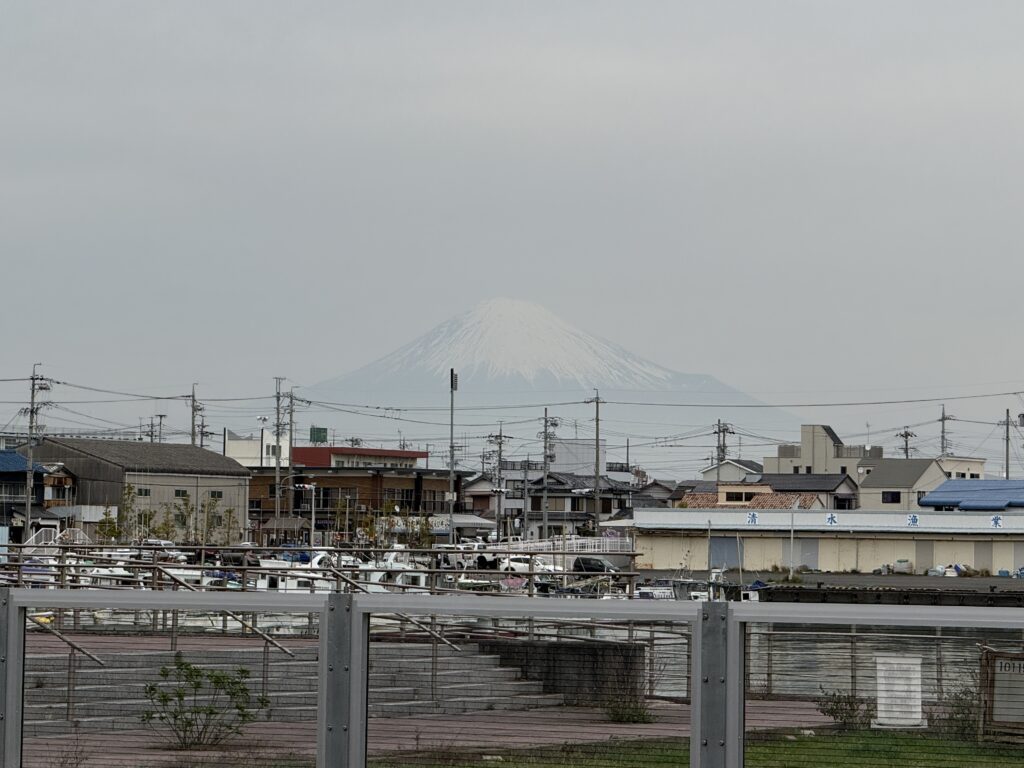 用宗港から見えた大きな富士山の景色