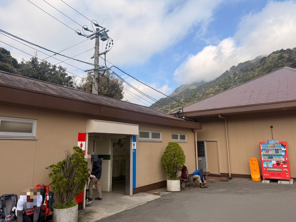 ロープウェイ前のトイレ