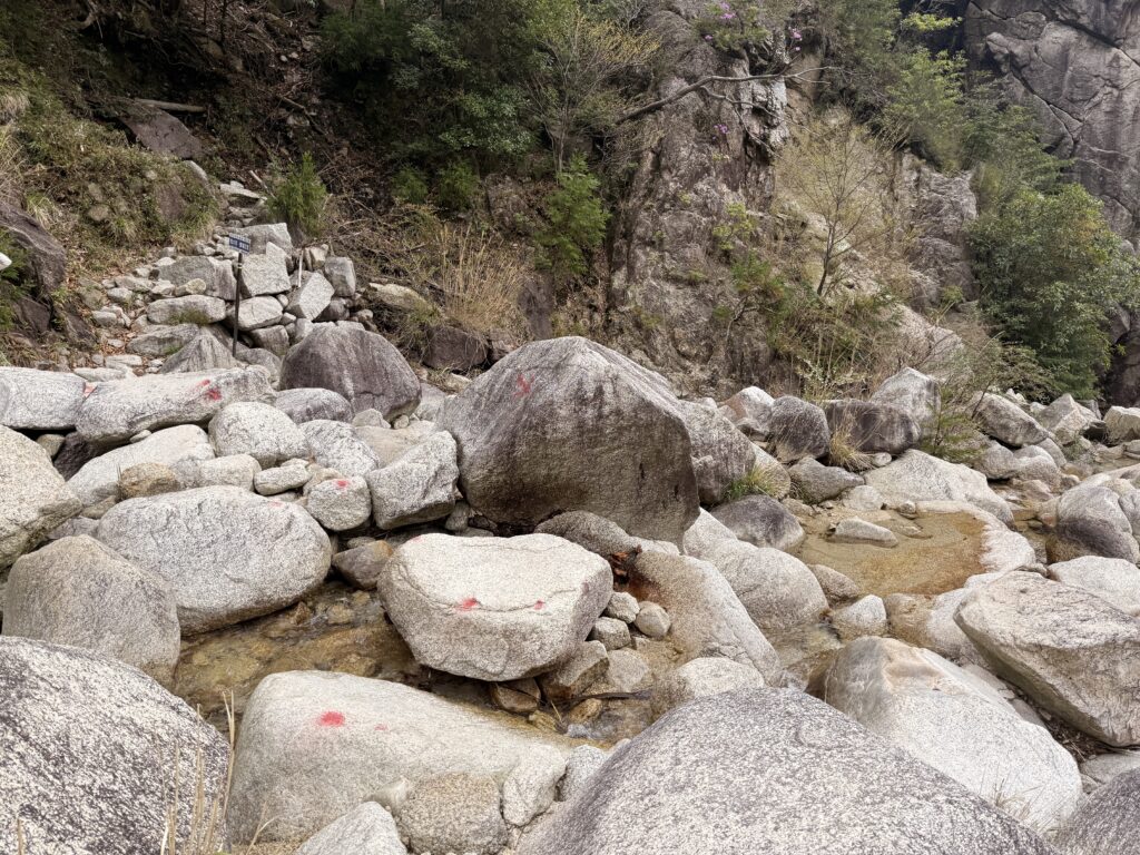 川を渡る箇所もあります