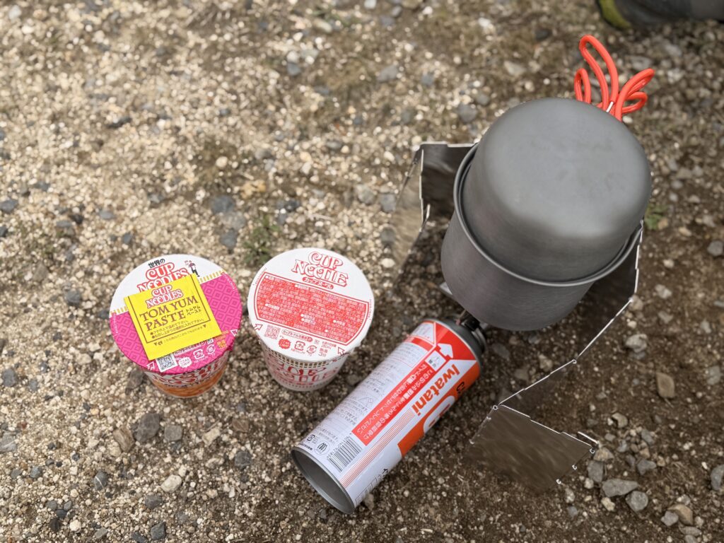 ランチタイムのカップ麺