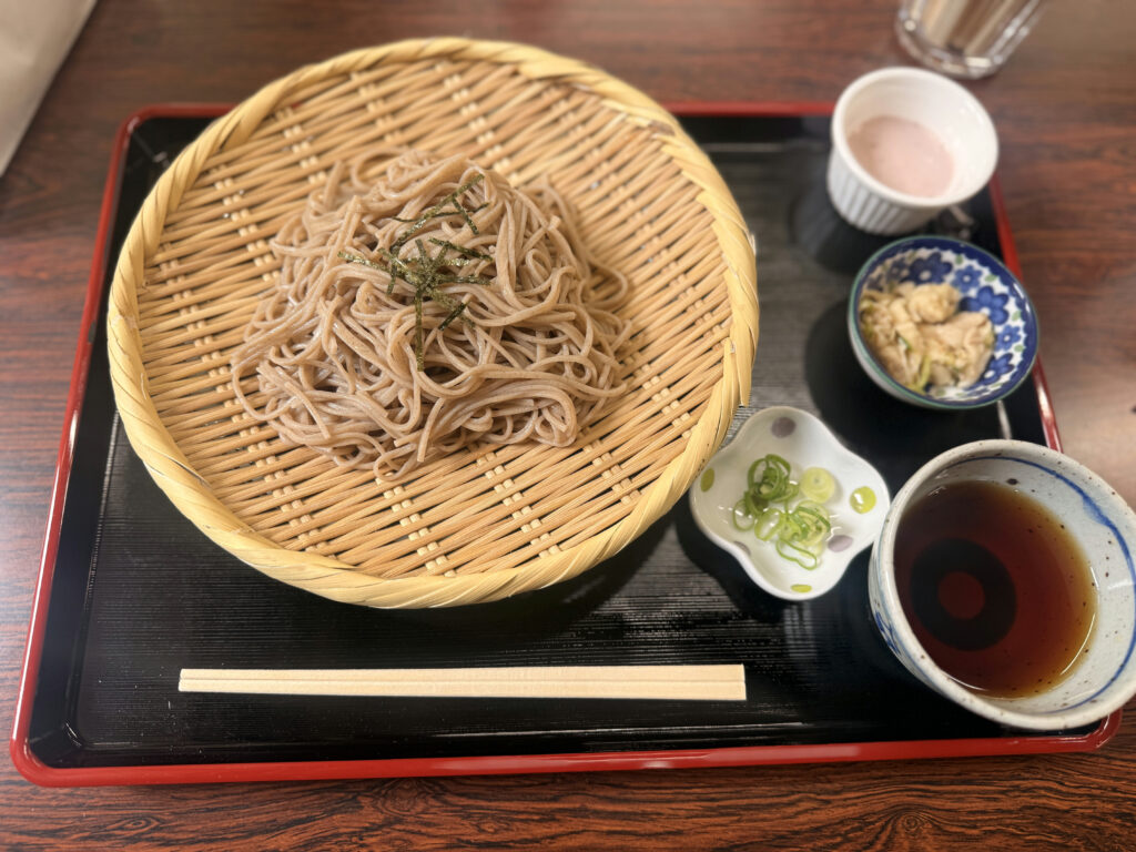 お食事処よってかしで食べた「ざるそば」