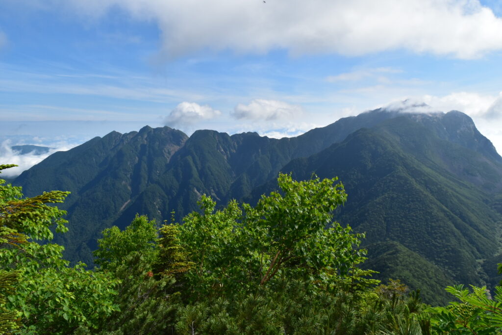 景色がひらけて見えた周りの山々