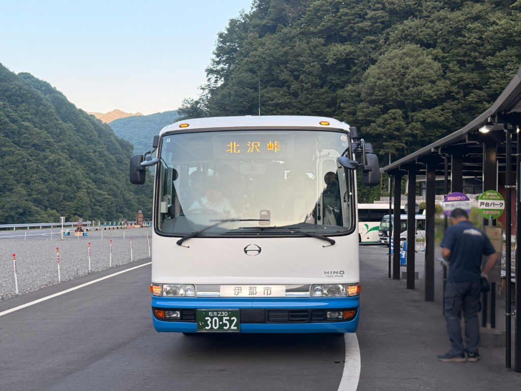始発バスの写真