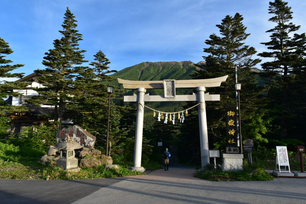 登山口の鳥居