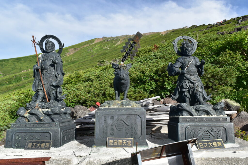 イノシシの像