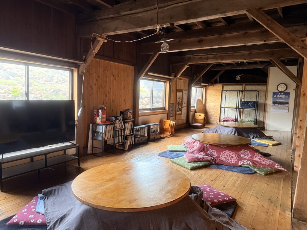 宿泊者限定のこたつ